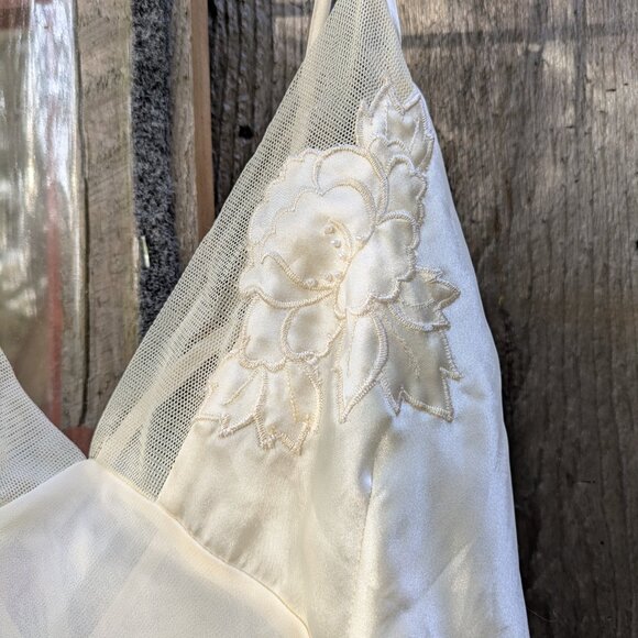 Valerie Stevens Intimates Matching Sheer Nightgown & Robe Pearl Embroidered Sz M - Picture 8 of 15